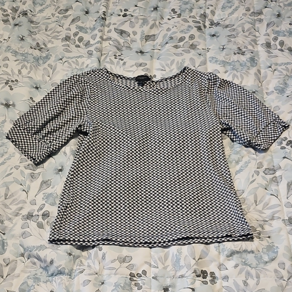 Ann Taylor Black and White Geometric Short Sleeve Top